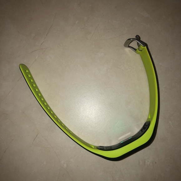 Garmin Vívosport Watch - Picture 5 of 16